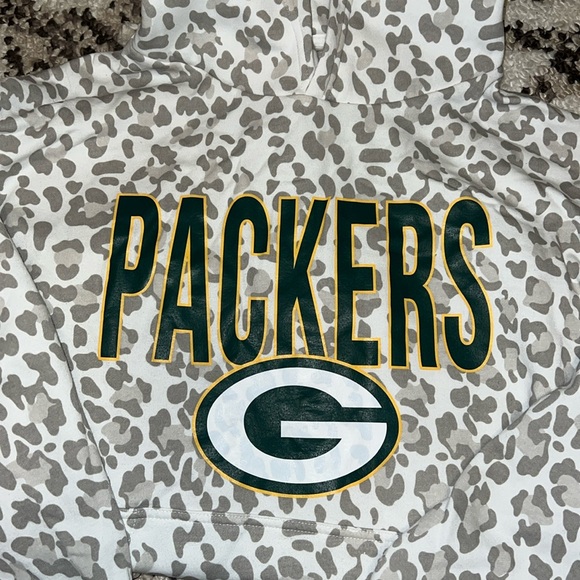 Green Bay Packer Cheetah Sweatshirt - Picture 1 of 5